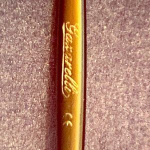 Sunglasses, could be worn unisex.